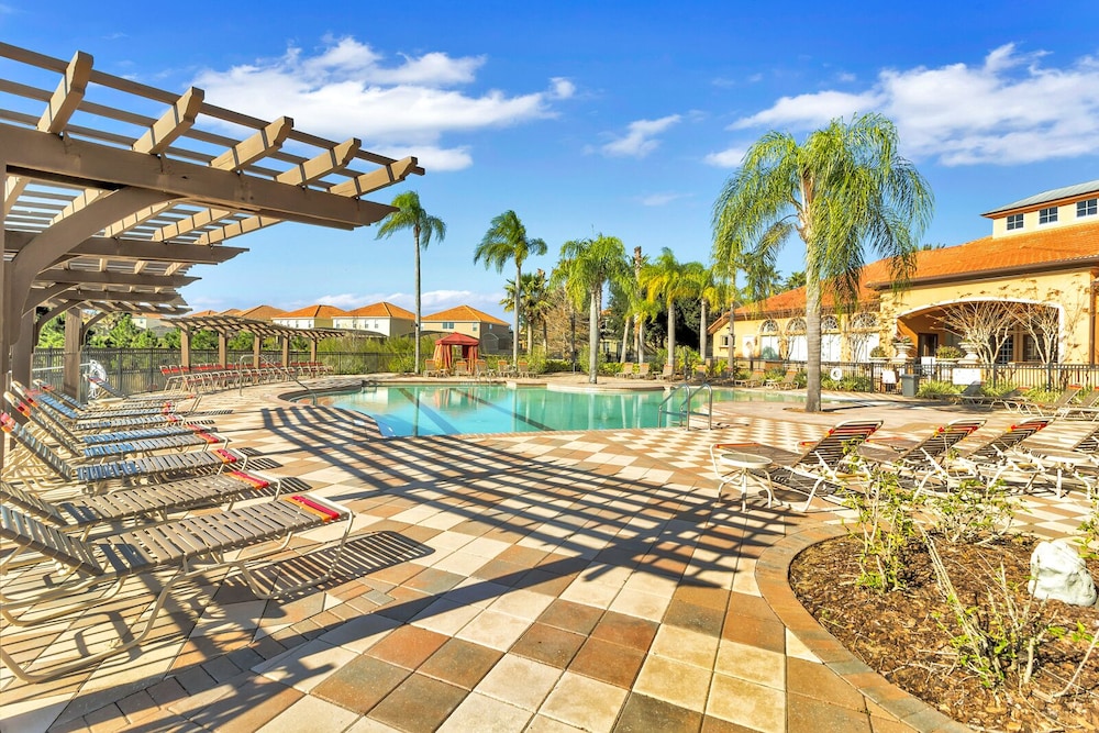 Luxurious Retreat With Marble Floors and Great Views. Near Disney! #4av563 - Image 2