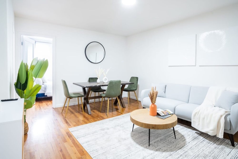 49-4a Prime Midtown Newly 2BR WD