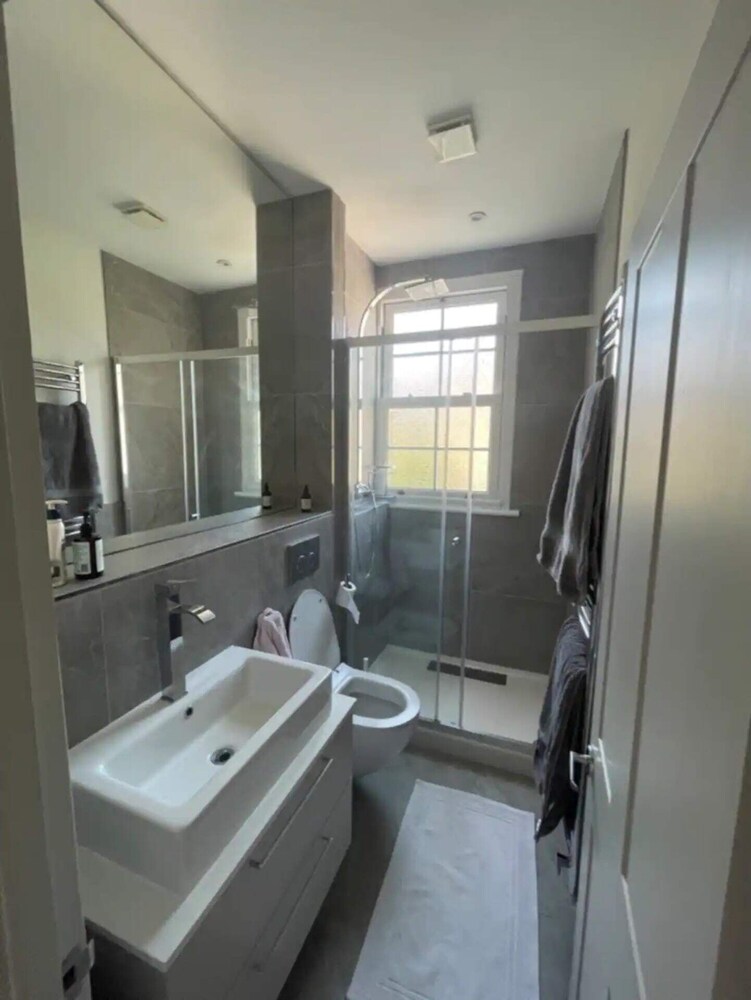 Stylish & Bright 3BD Flat With Balcony - Fulham