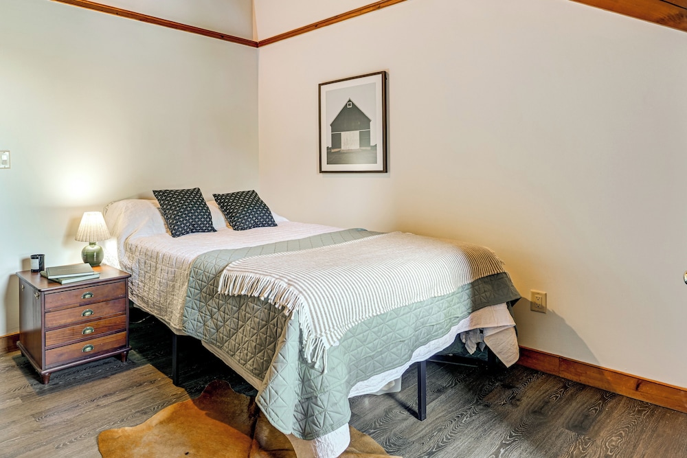 Riverfront Hudson Valley Gem w/ Beach Access!