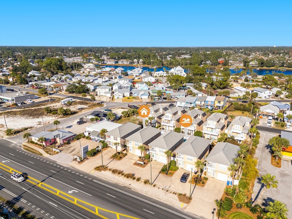 Palm Breeze Retreat Sleeps 10!