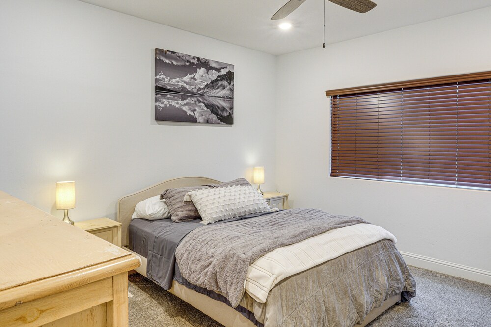 9 Mi to Dtwn Bakersfield: Pet-friendly Home