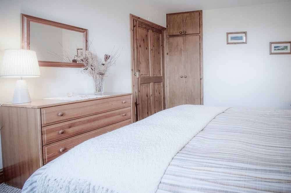 Fferm-Llong - Ship Farm 2 Bed- Rhossili view 4