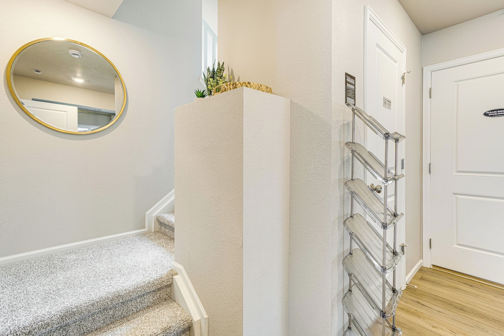 13 Mi to Dtwn Denver: Spacious Home w/ Balcony!