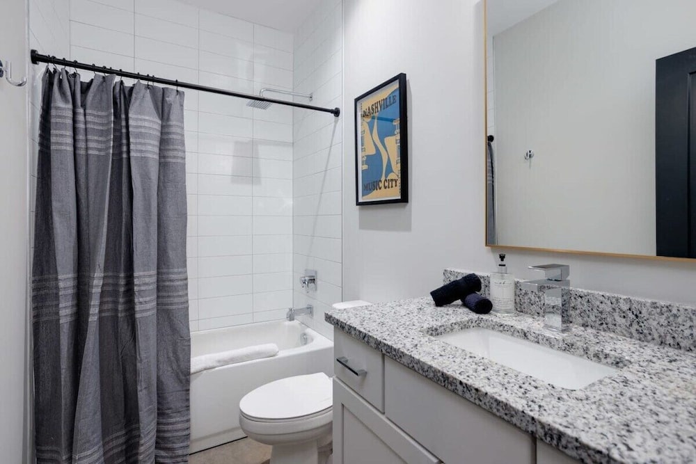 East Nash Oasis - 13 Beds - Going Fast