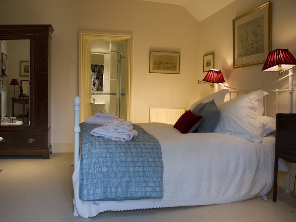 Rookwood Farmhouse view 4