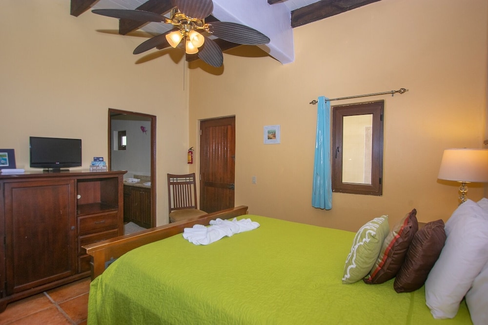 Caribbean Breeze 6a 2 Bedroom Condo by Redawning view 3