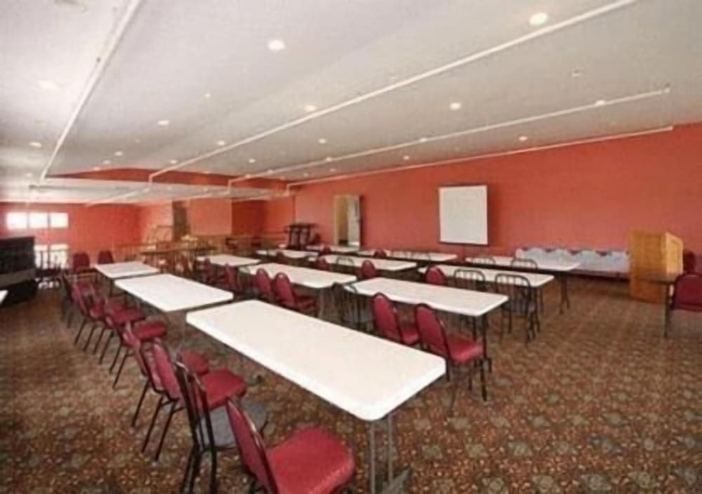 Crown Choice Inn & Suites Lakeview & Waterpark
