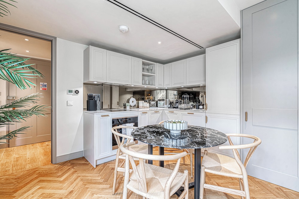 Luxury flats near Big Ben and London Eye