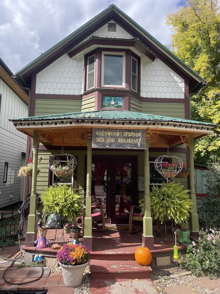 Hotel Downtown Bnb King Bed Clawfoot Tub & Jacuzzi