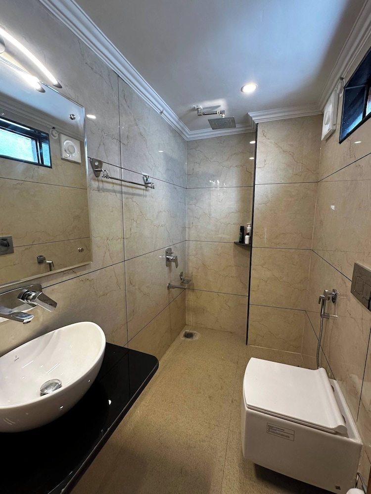 Dilan Residency Villa -5 Bedroom- Centrally Heated