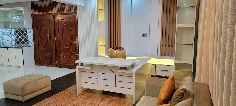 Luxurious 3-bhk Highly Secured & Close to Airport