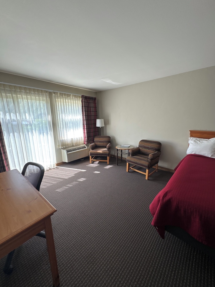 Salmon Rapids Lodge