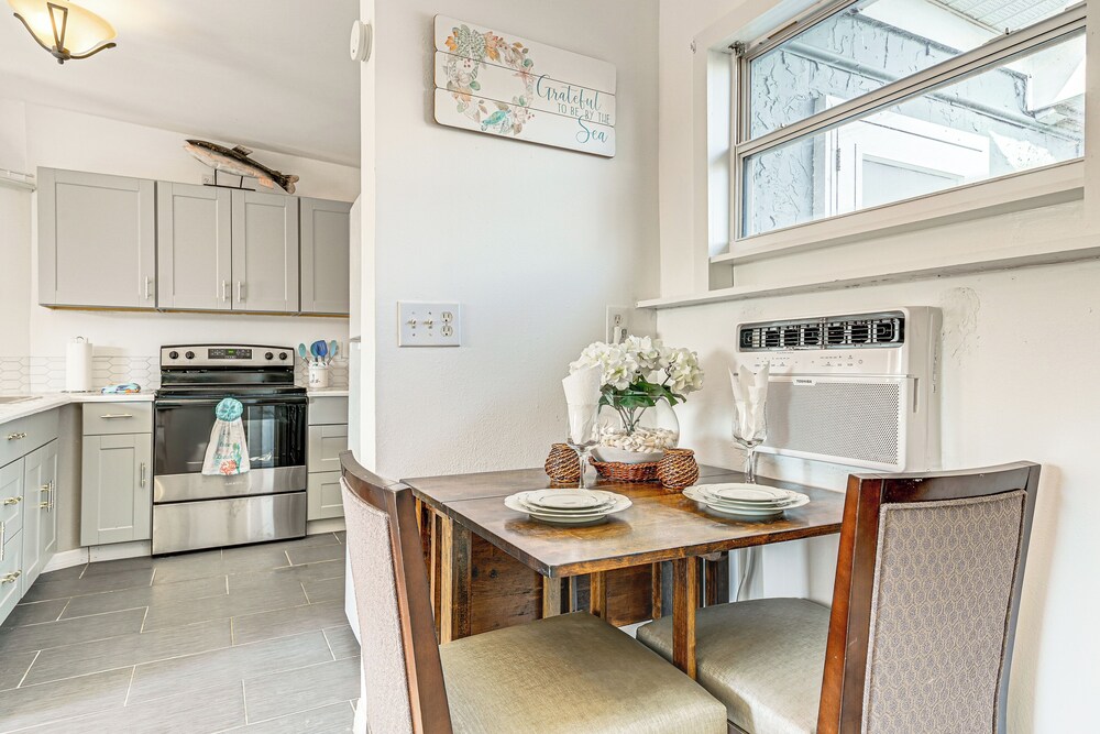 < 1 Mi to Hudson Beach: Waterfront Apt w/ Dock