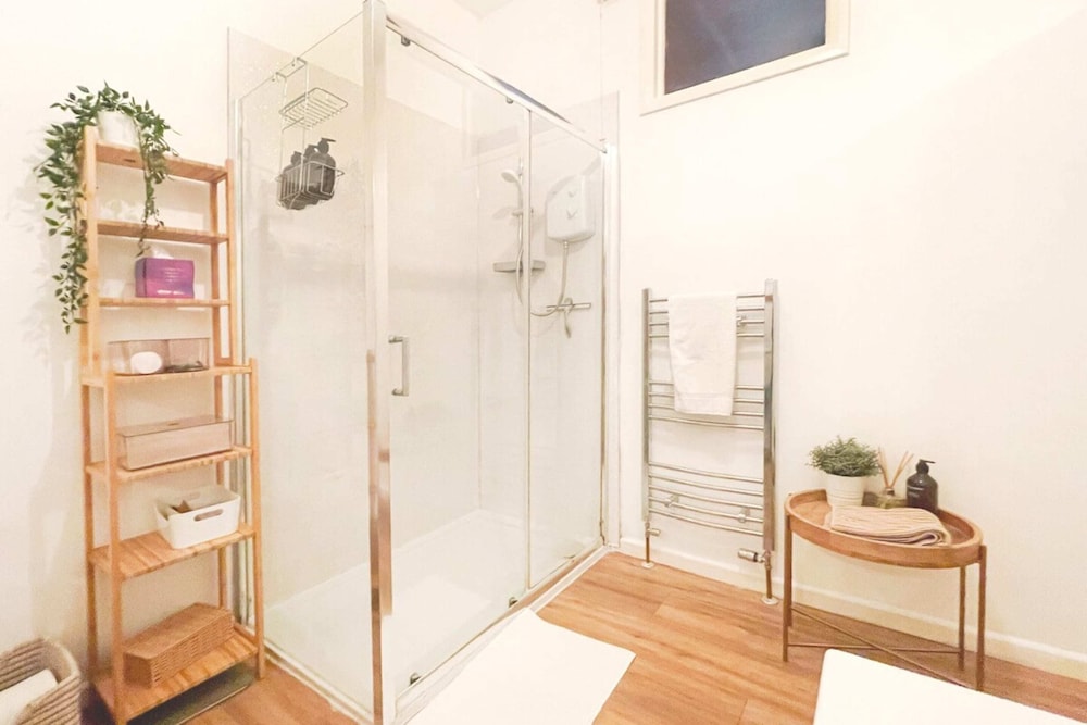 Tranquil Catford Retreat: Sleeps 4, With Garden