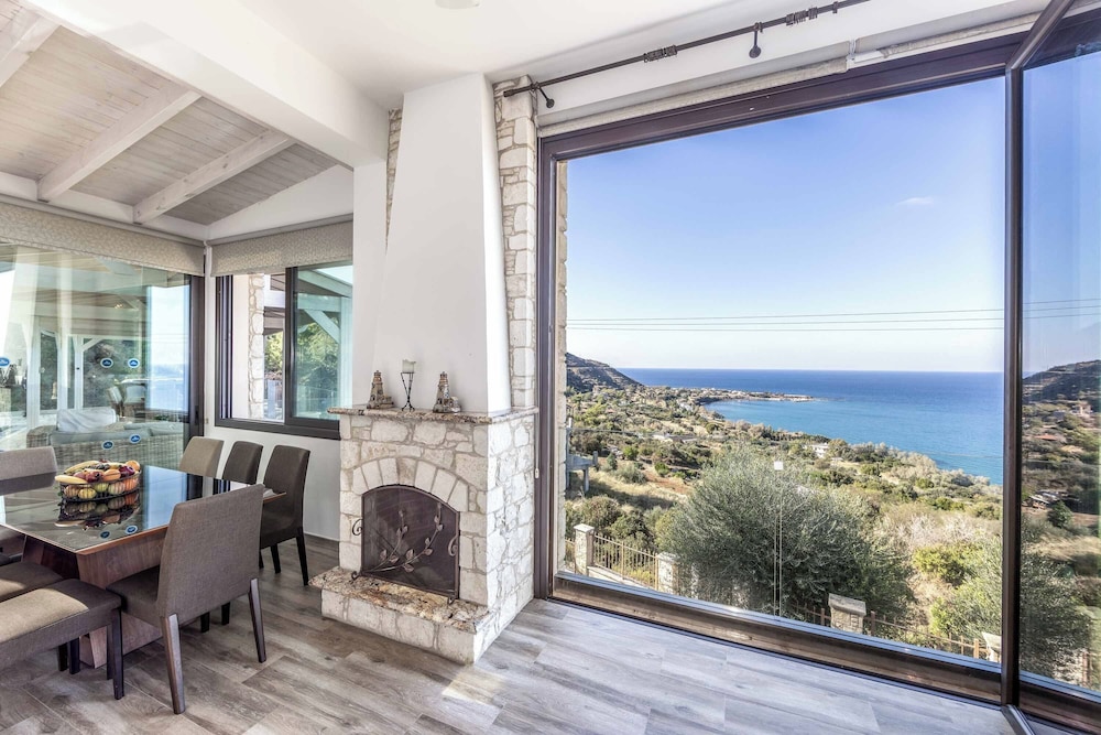 Pomos View