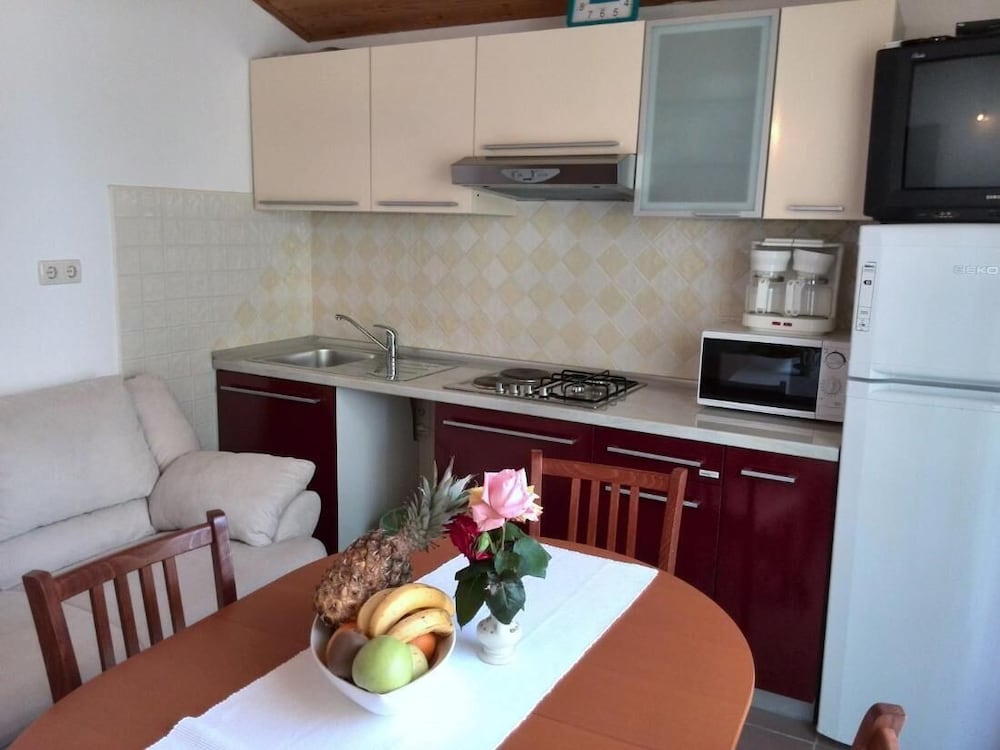 Guesthouse Raffaello en Rab — kitchen