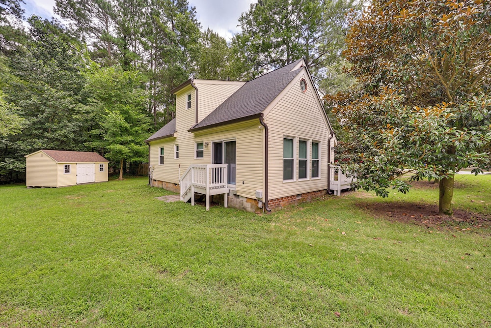 Game Room + Yard: Updated House in Chester!