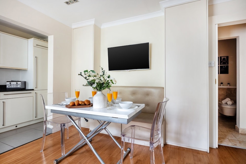 Classic 1BR - Notting Hill Gem