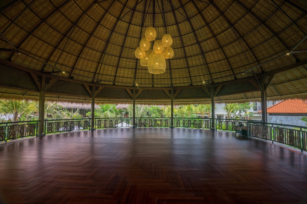 Honai Resort