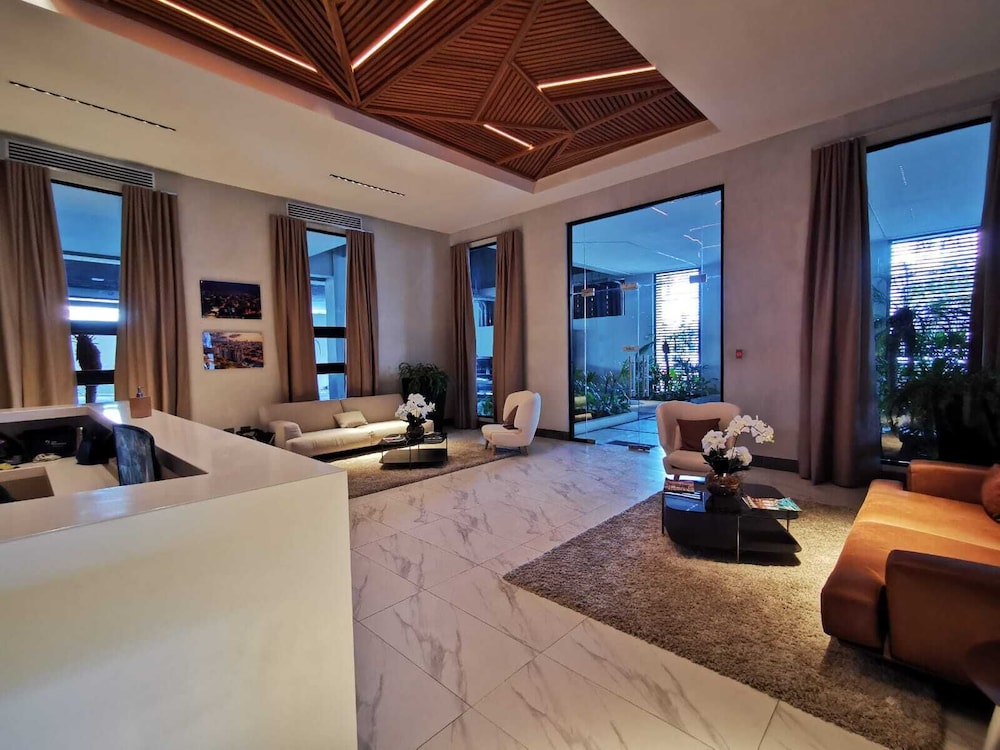 1br Luxury Condo Jacuzzi, gym Mountains With Parking lot