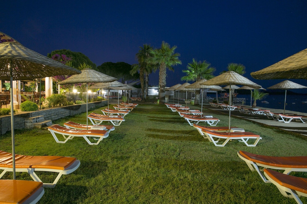 Bodrum Sea Side Beach Club Otel - Image 29