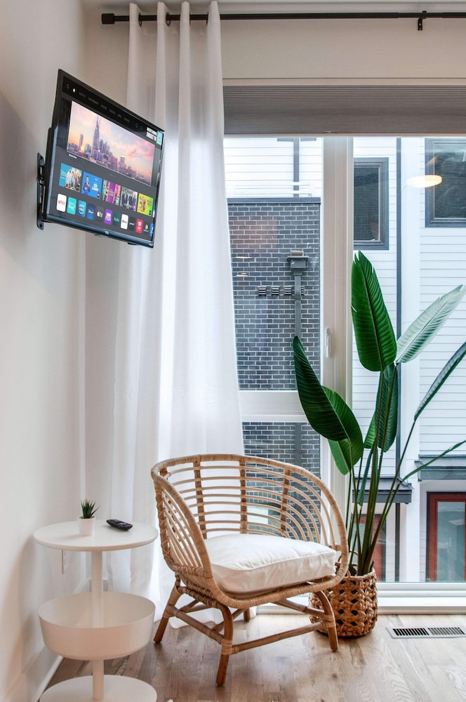 Rooftop DT City Views - Bluebird Karaoke - 14 Beds