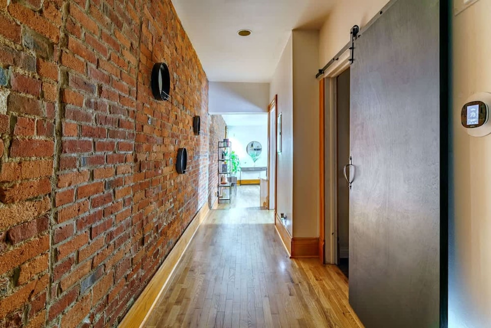 Prime Location Top Rated Clean Parking Free