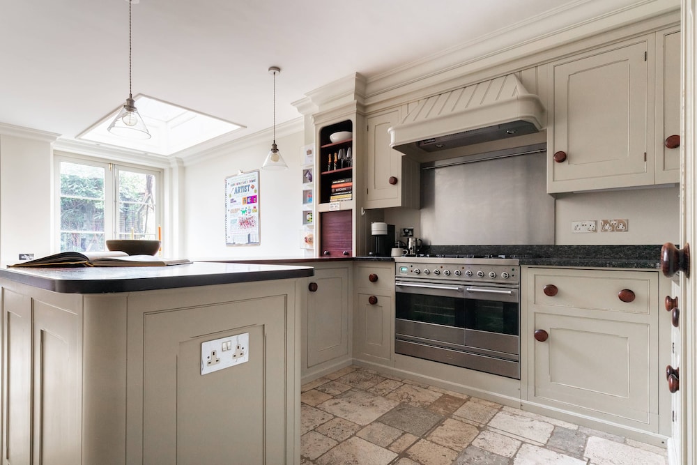 Kensington Place IV by Onefinestay