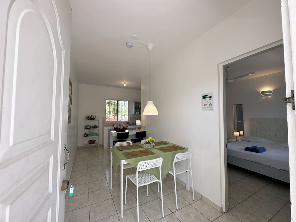 Secure 2-pers Apartment Centrally Located and Close to the Beach
