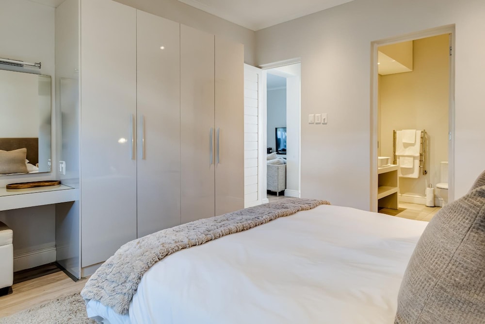 Camps Bay Villa w Views Pool Sapphire Tide Retreat