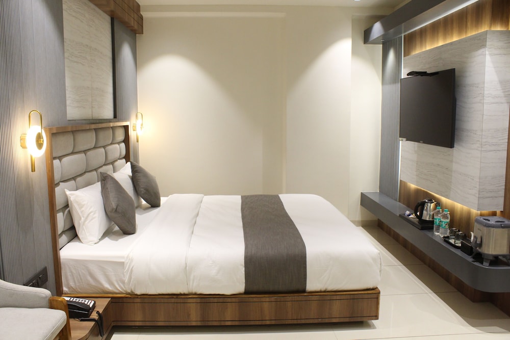 Hotel Maskan Surat