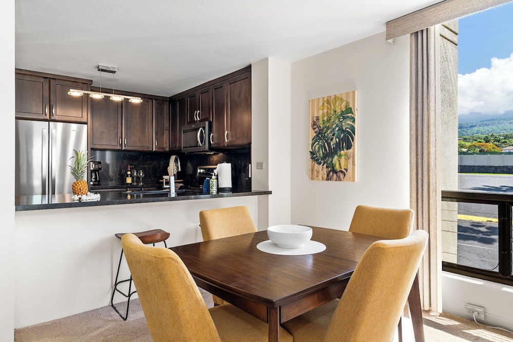 Oceanfront Island Living - Beautiful Kona Condo for Extended Stays - Vrkcv