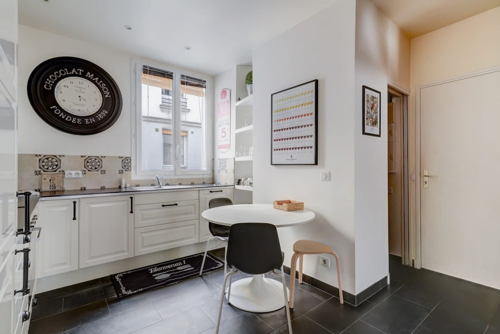 Athos I Stylish 1BR Home on the Rive Gauche