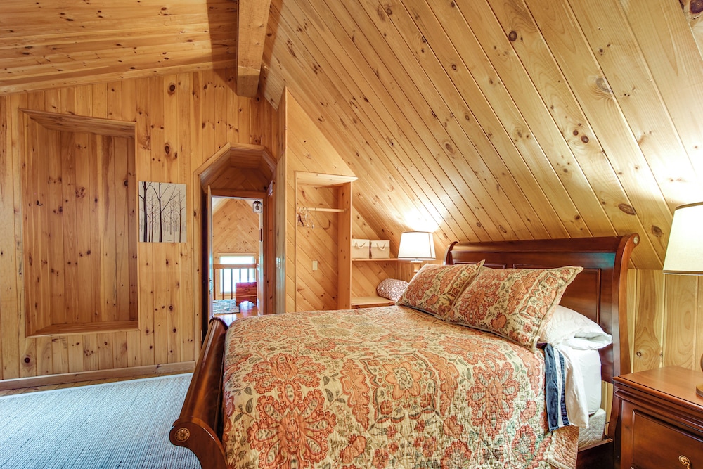8 Mi to Okemo Mountain Resort: Mtn-view Retreat!