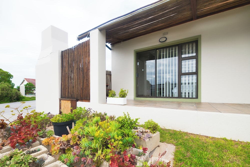 Lands Edge Eco Friendly Cottages