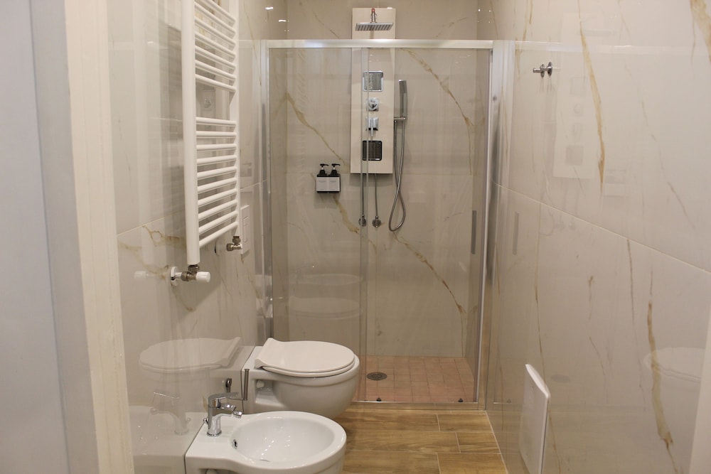 Blackwoody Contemporary Rooms - Toledo