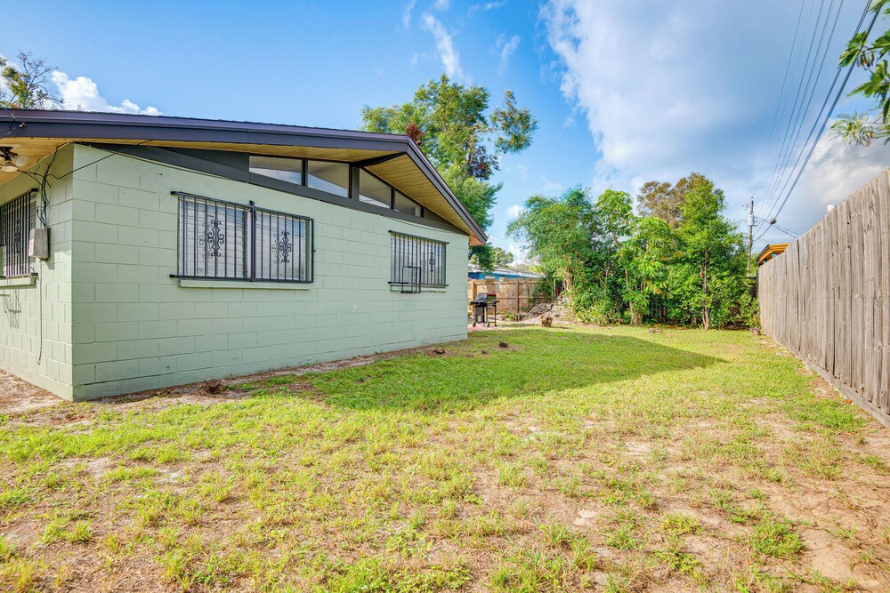 12 Mi to Beach: Home w/ Outdoor Dining in Cocoa!