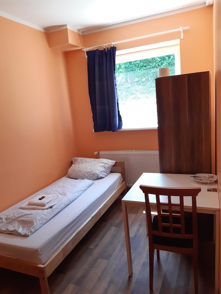 2-Rent Group Hostel Rooms&Apartments TUB19A