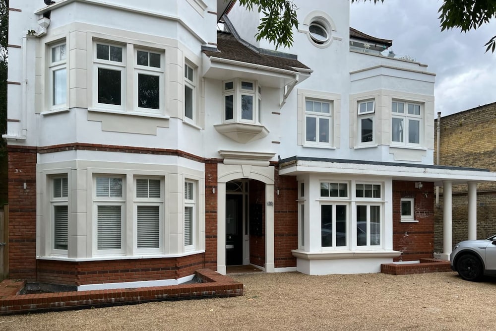 The Putney Sanctum - Beckoning 2bdr Flat With Balcony