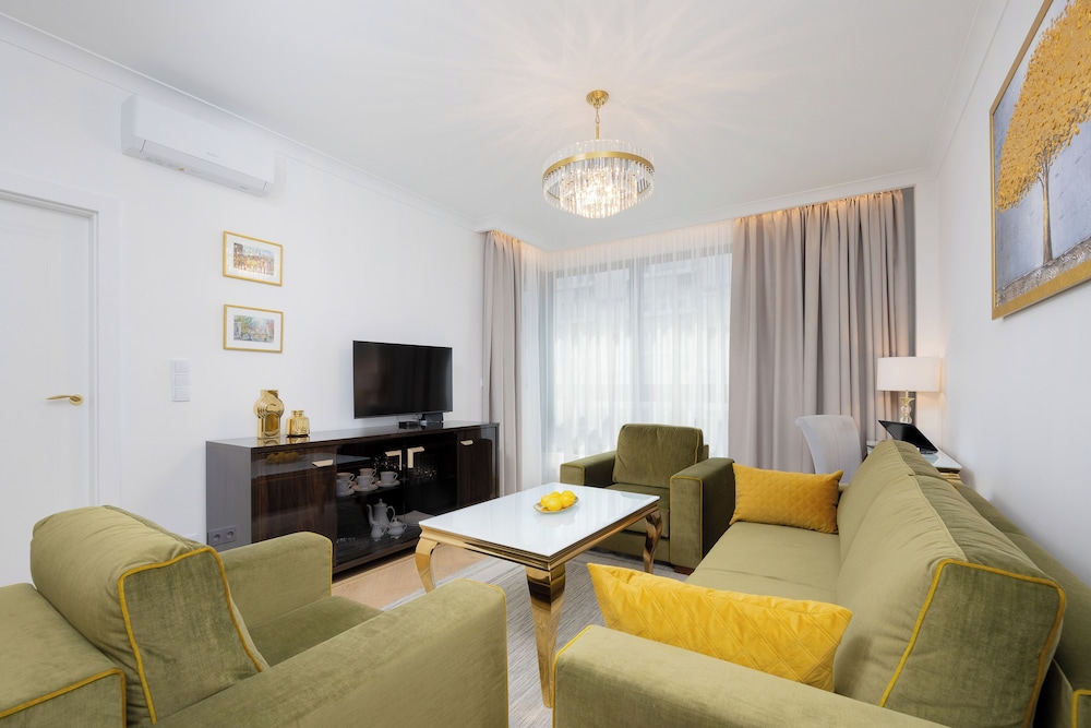 Grzybowska Elegant Apartment by Renters