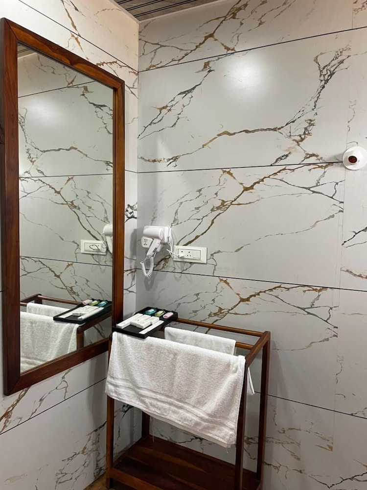 Elan Jawai Resort & Wildlife