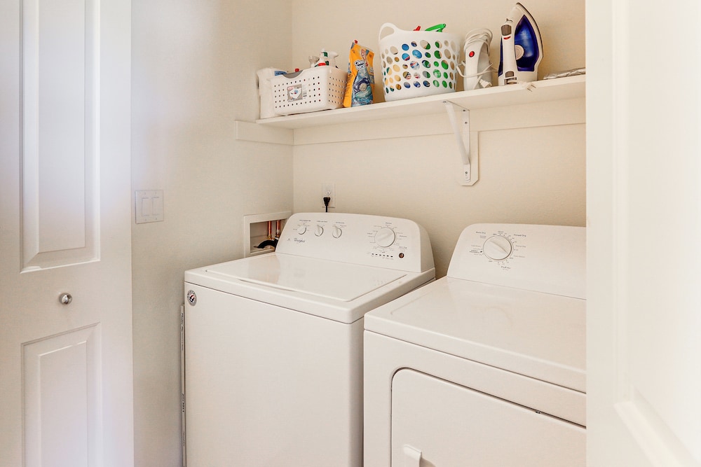 4 Mi to Dtwn: Family-friendly Townhome in Reno