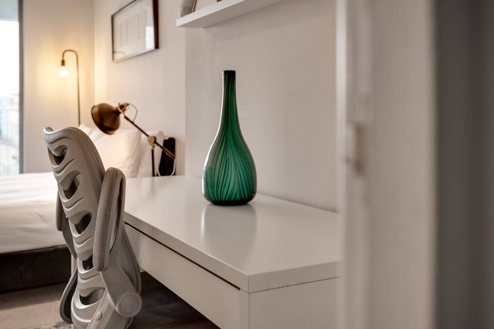 Spacious Modern Camberwell Apartment