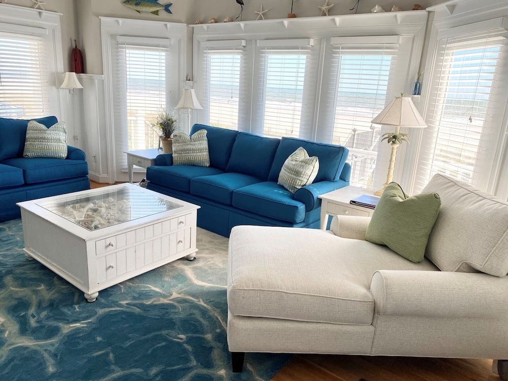 Sweet Dreams Private 4 Bedroom Home by RedAwning