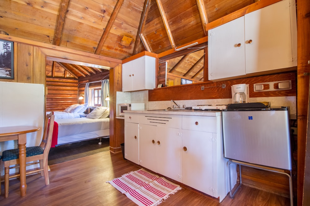 Kootenay Park Lodge