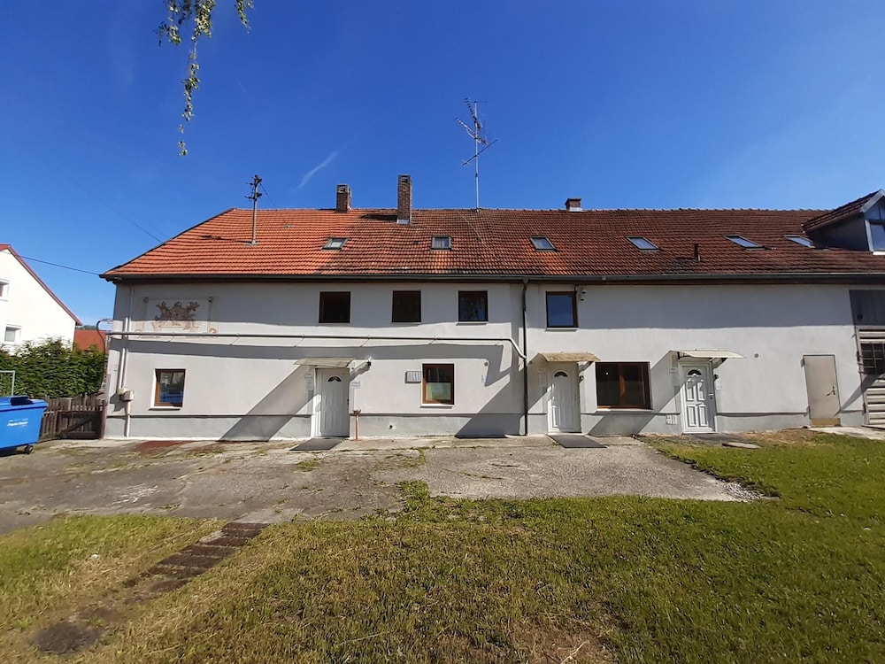 2-Rent Group Hostel Rooms&Apartments EVE168