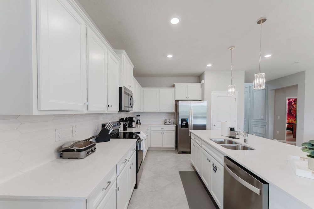 Stunning 8BR Pool Gameroom Minutes to Disney
