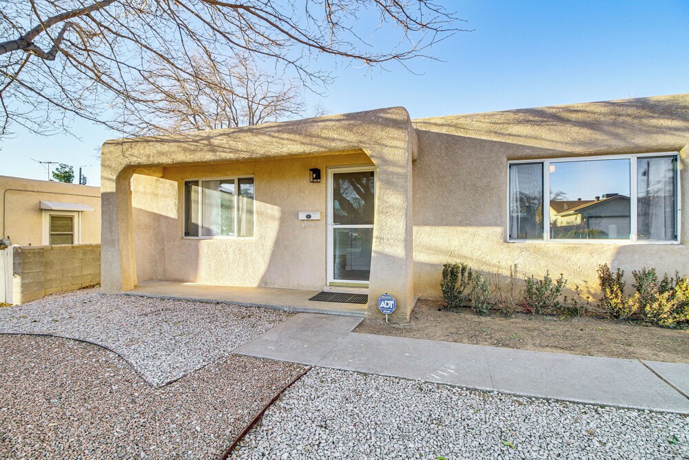 Cozy Home w/ Grill & Games in Albuquerque!