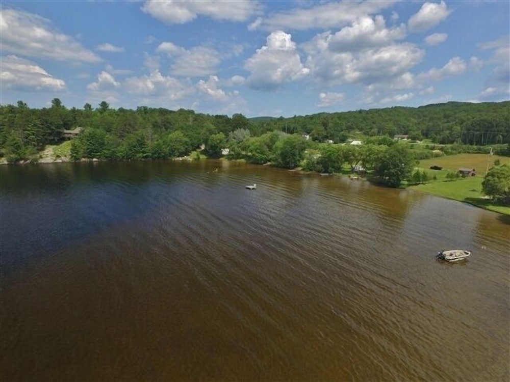 433 Kamaniskeg Lake 3 Bedroom Cottage